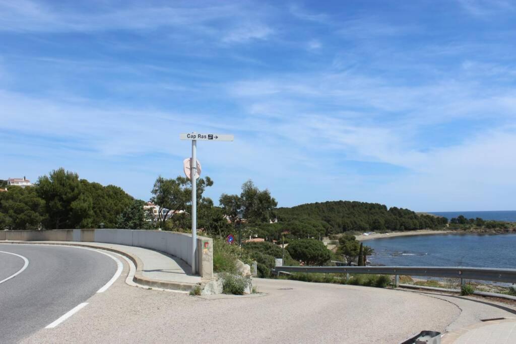 Luxury 4 Bed Apartment On Coastal Footpath At Cap Ras Llanca Exterior photo